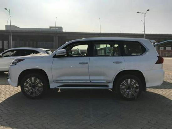 17款雷克萨斯LX570 八座顶配现车可分期