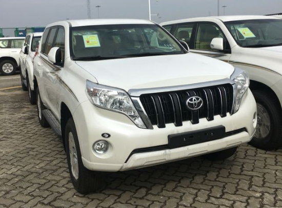 丰田霸道2700 现车天窗外挂中天津港报价