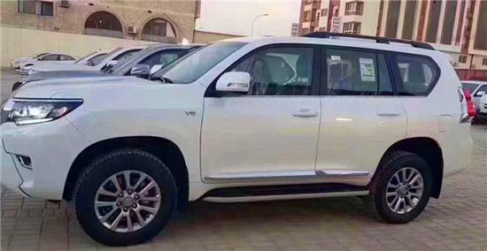 2018款丰田霸道2700两气囊天窗版现车紧