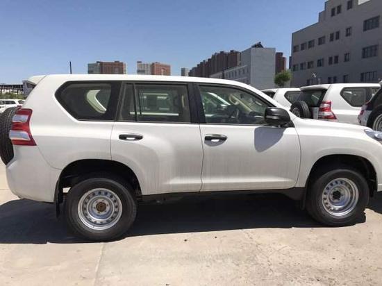 中东版丰田霸道2700丐版 车型浓烈很多