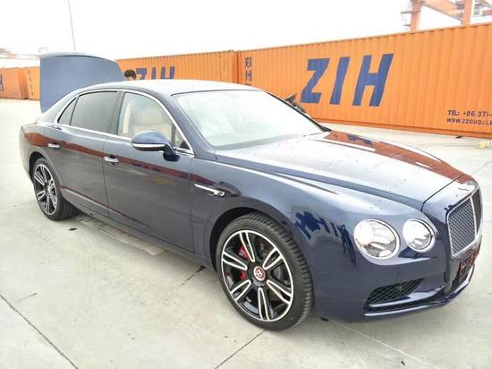 17款宾利飞驰V8S高低配置天津港现车优惠