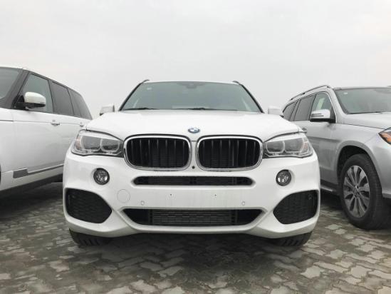 宝马X5天津港口展厅现车促销3.0排量豪华