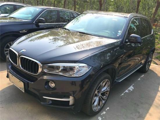 2018款墨版宝马X5 智能舒适SUV特价前行