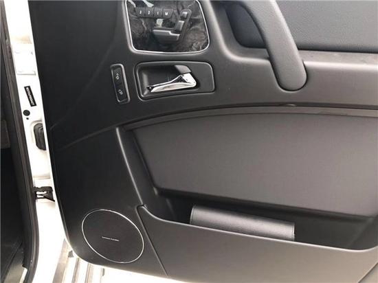 新款G350柴油版引擎盖 锁扣也锋芒毕露