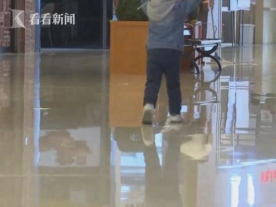有市民表示,不能在客人吃饭的地方随意大小便。