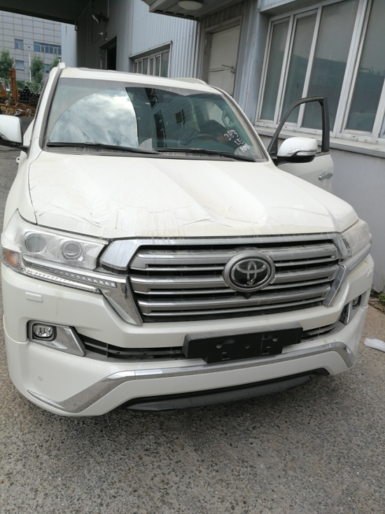 进口丰田酷路泽5700 凸显彪悍与霸气