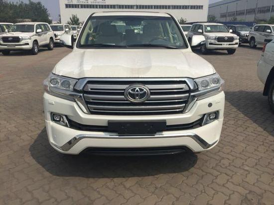 2017款丰田酷路泽4000中东版略显流畅