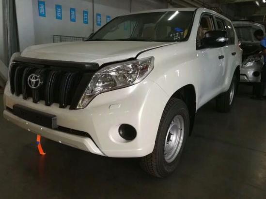 2017款丐版丰田霸道2700最底价缤纷呈现