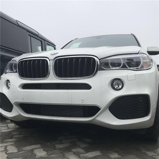 17款宝马x5m 运动阻尼底盘敞亮透明港口