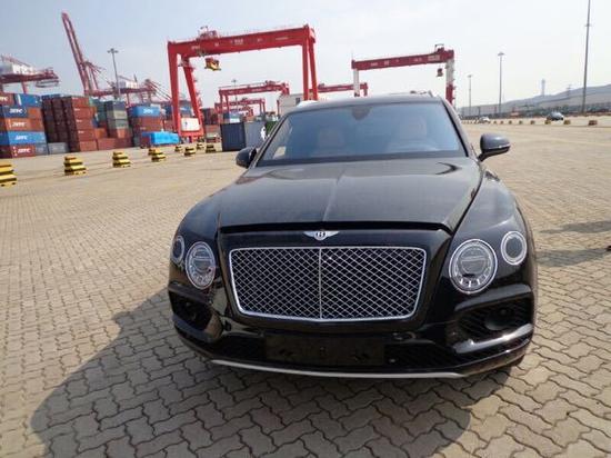 18宾利添越豪华旗舰越野SUV王者驾驭风采