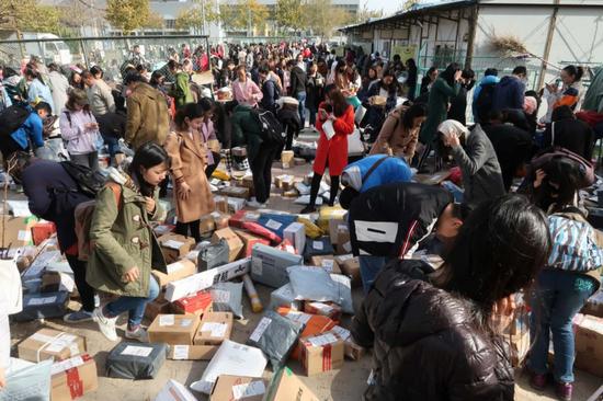 双十一后天津的快递点感觉快要爆仓了 来感受一下_新浪天津_新浪网