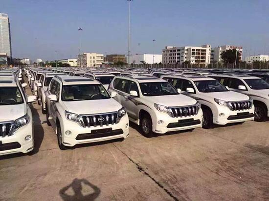 2017款丰田霸道4000气势磅礴驾驶无压力