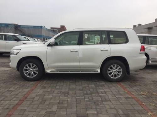 17款丰田酷路泽5700 现在购车送超值好礼