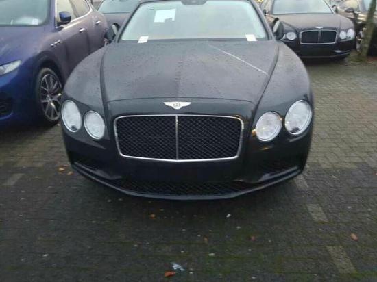 2017款宾利飞驰天津港现车挥舞降价旗帜