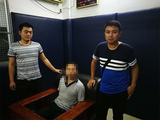 成功抓获嫌疑人张某。花垣警方供图