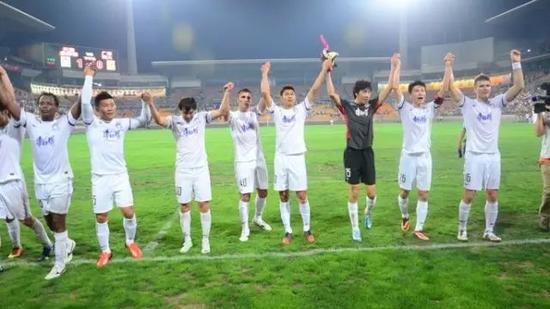 泰达足球场维修工程启动 何时能够投用_新浪天