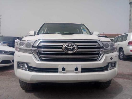 18酷路泽4000大灯清洗怎么用及内饰参数