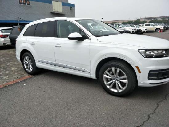 17款奥迪Q7加版3.0T店内现车现购车送礼