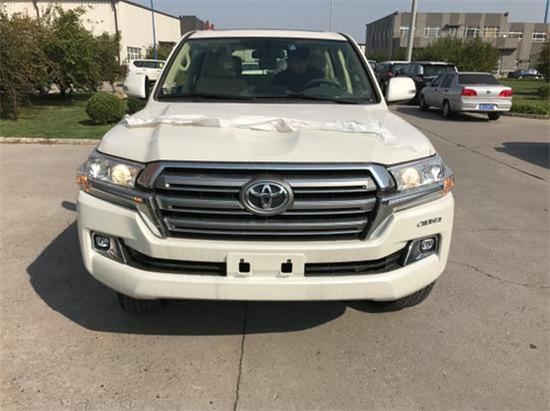 18款酷路泽4000现车到店对付越野喜爱者