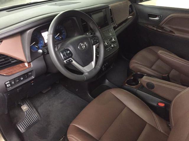 17款丰田塞纳商务车 报价配置性能解析