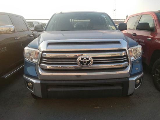 17款丰田坦途SR5TRD硬朗的设计豪华改装