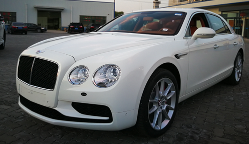 17款宾利飞驰V8S多台现车底价火热促销中