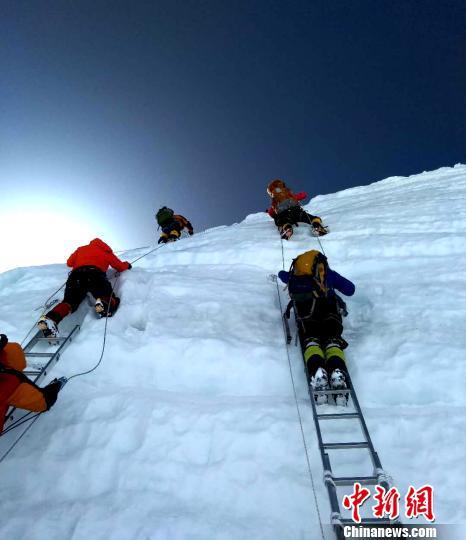 鐧诲北闃熷憳鍦ㄦ伓鍔g殑鑷劧鏉′欢涓嬫攢鐧汇傘浜庢櫤鍗 鎽