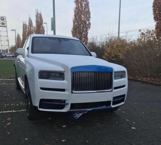 2019款劳斯莱斯库里南四座现车优惠出售