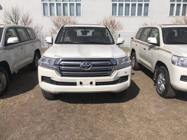 18款酷路泽4000 港口最新优惠中十分柔和