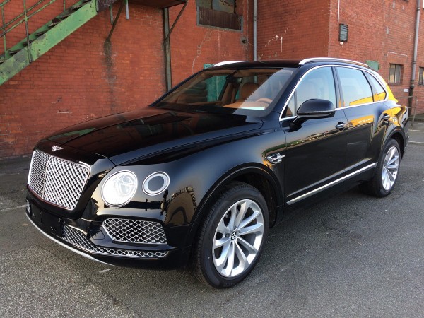 2018款宾利添越首款SUV自信不散场