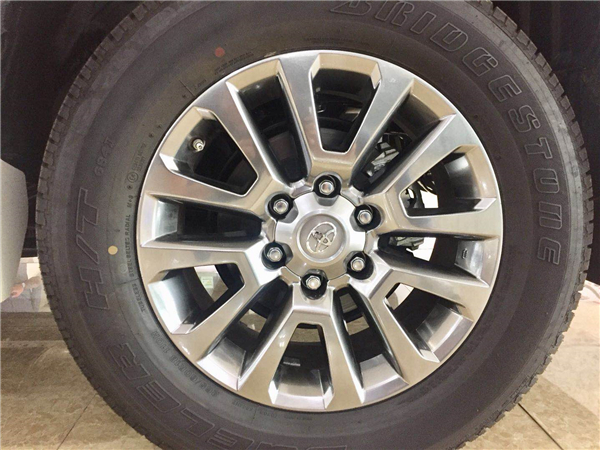 2019款丰田霸道4000天津港现车售价最低