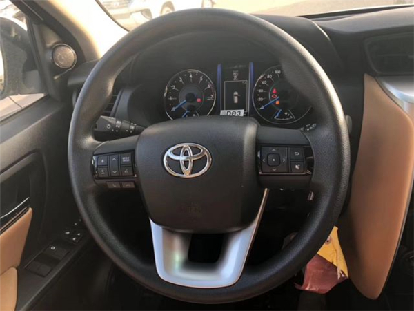 丰田穿越者2700销售电话:13389982878刘经理