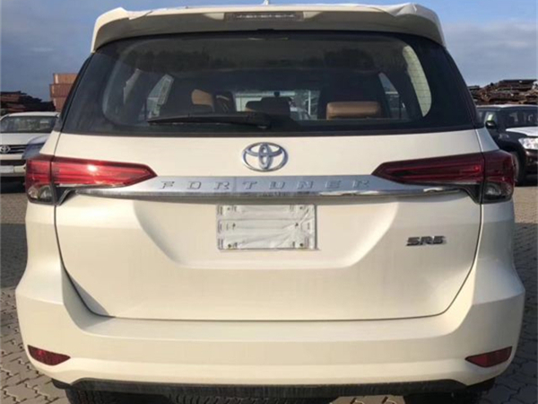 丰田穿越者2700销售电话:13389982878刘经理