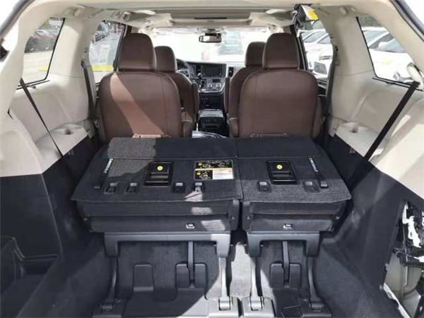 丰田塞纳销售电话:13389982878刘经理