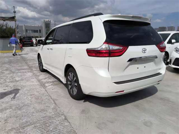 丰田塞纳销售电话:13389982878刘经理