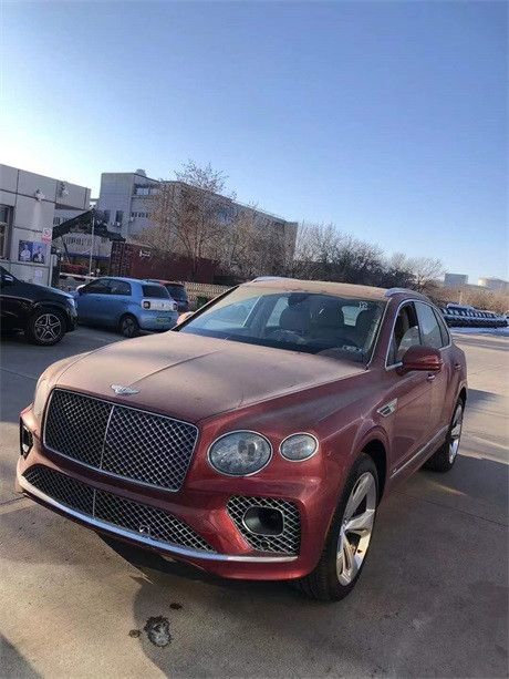 2021款宾利添越中国红配置报价实拍品鉴