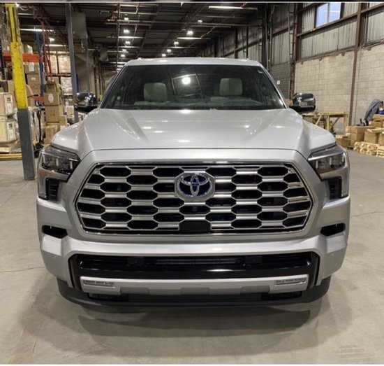 24款加版丰田红杉西安现车 最新行情报价