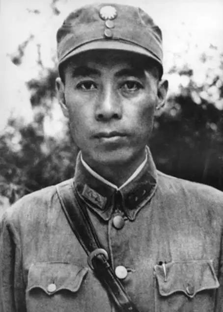 1937年底,周恩来到武汉从事抗日民族统一战线工作