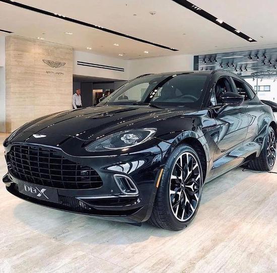 全新阿斯顿马丁DBX喜迎春节降价5w~10w