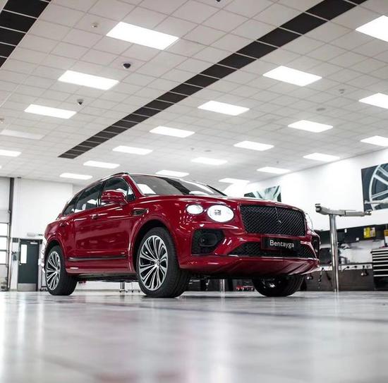 全新宾利添越4.0T 呈现出更强视觉效果