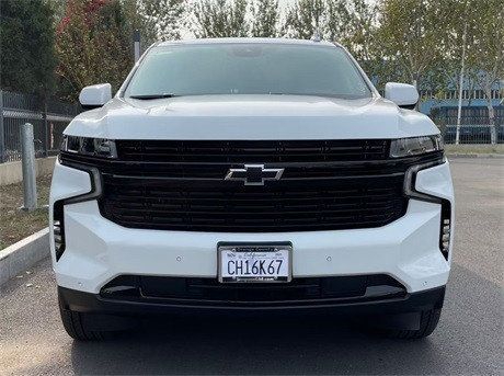 2023款雪佛兰萨博班3.0柴油白黑八座配置