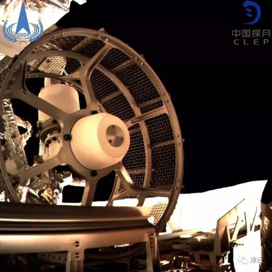 图注：嫦娥四号巡视器车轮（图片来源于“中国探月工程”公众号）