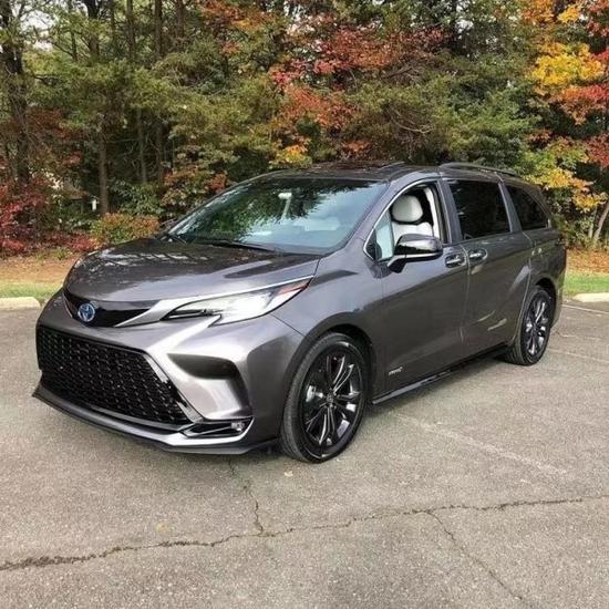 2021款丰田塞纳国六版2.5升油电混合版