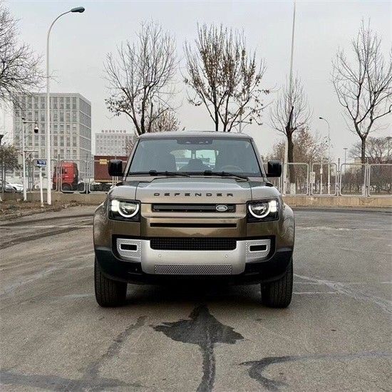 23款路虎卫士110五门2.0T汽油便宜万元