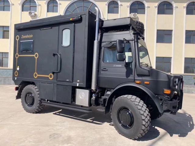 硬汉乌尼莫克u4000 全地形休旅房车 带你