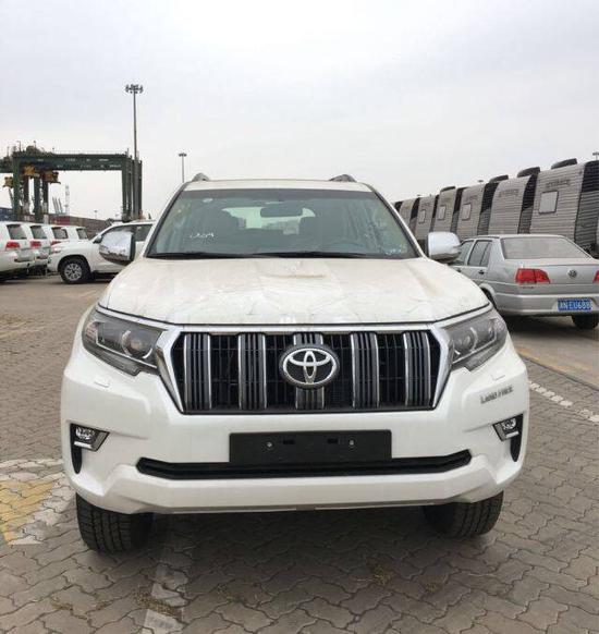 外观中庸沉稳,有着流畅的线条和和学的布局