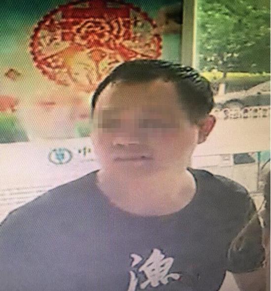 (嫌疑人视频截图)