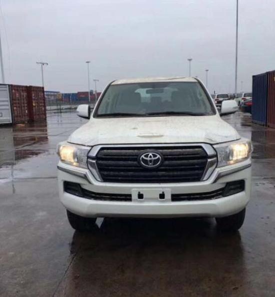 18款酷路泽4000优惠 陆巡月底底价热销