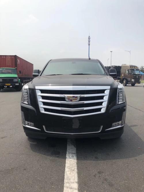 18款加版凯雷德报价 豪华版V型前脸设计