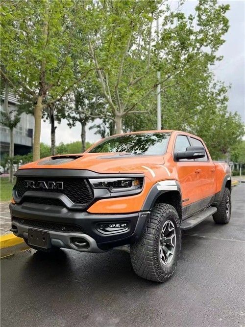 2022款道奇霸王龙点火版橙色现车152万